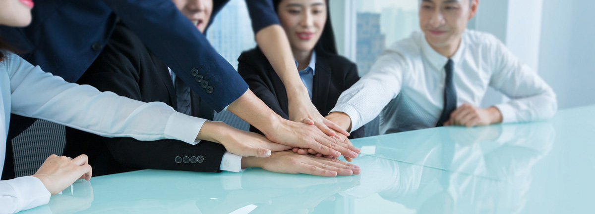 攝圖網(wǎng)_500710772_banner_商務(wù)團隊會議室加油慶祝（企業(yè)商用）.jpg
